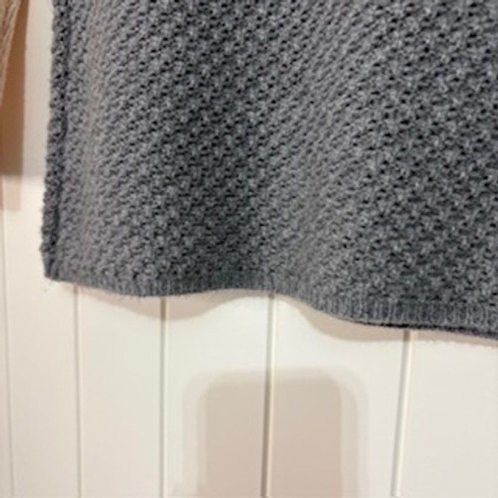 RED Saks Fifth Avenue 100% Cashmere Sweater XS Grey Beige Knit Long Sleeve - Picture 5 of 7